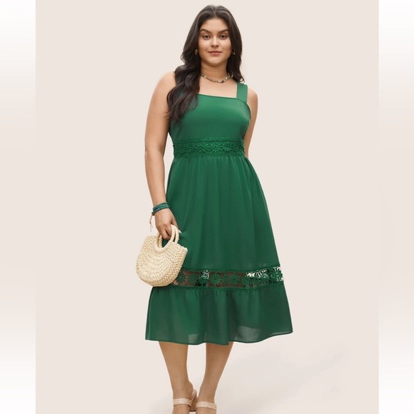 BloomChic Plain Elastic Waist Cut Out Lace Patchwork Dress - Picture 3 of 8